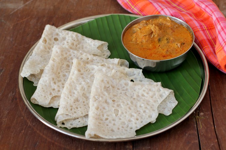 Neer dosa with Chicken Curry