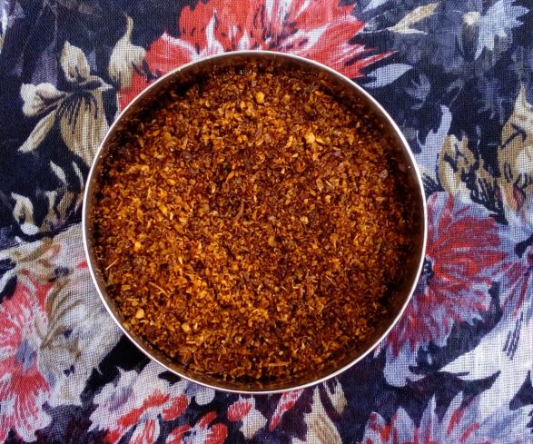 Curry leaves powder with garlic flavour (Karivepaaku podi/Kariveppilai podi)