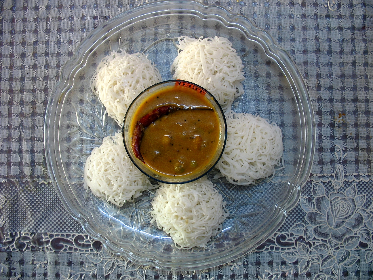 Idiyappam with peas masala