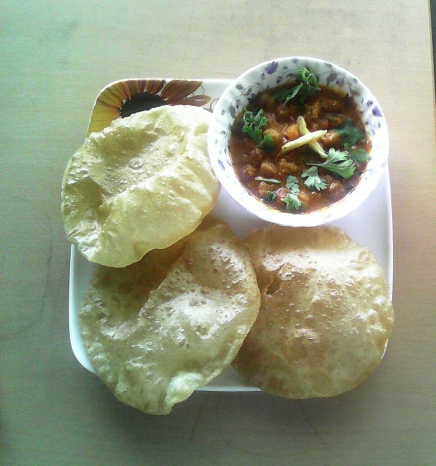 Poori with kala channa masala